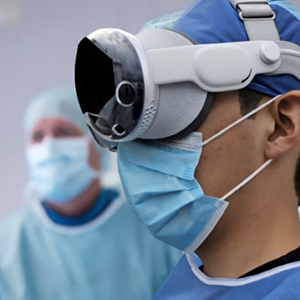 dr. Borja operando con google vision alta tecnología